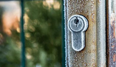 Dış mekân kilitlerinin donması nasıl önlenir? Donmuş bir dış mekân kilidi nasıl açılır?