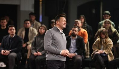 Hamza Dağ’dan gençlere İzmir Kart müjdesi