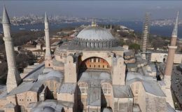 Ayasofya-i Kebir Cami-i Şerifi’ne “La ilahe illallah” mahyası asıldı