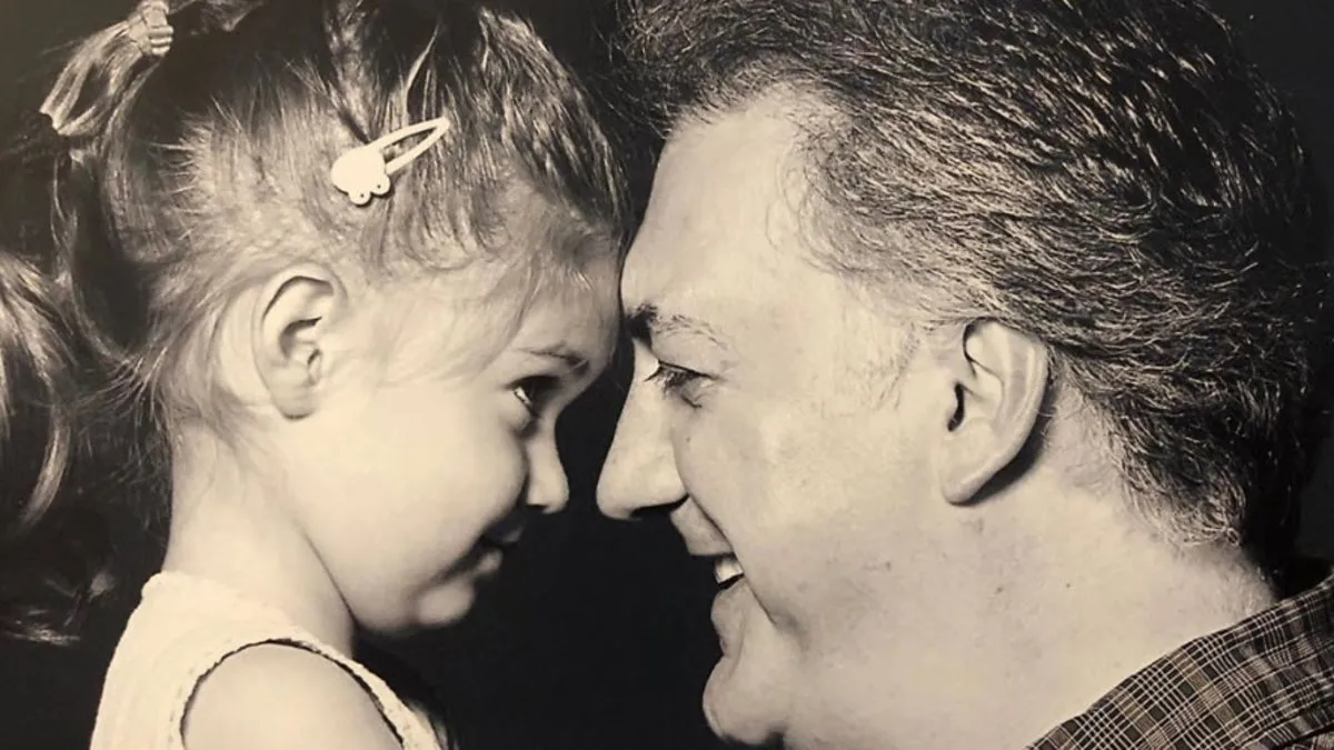 Annesi Arzu Balkan babası Tamer Karadağlı! 18 yaşındaki Zeyno Karadağlı güzelliği ve zarafeti ile hayran bıraktı!