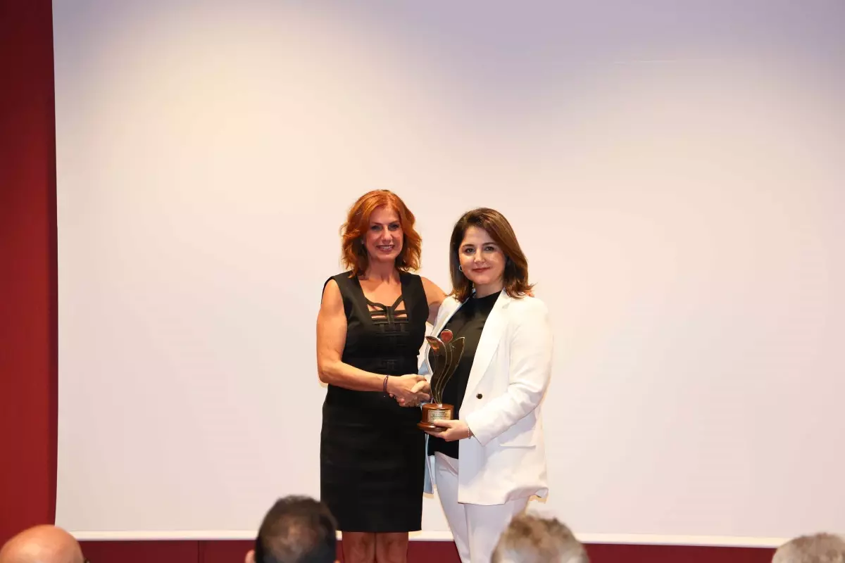 Biruni Hastanesi’ne Yılın Yöneticisi Ödülü