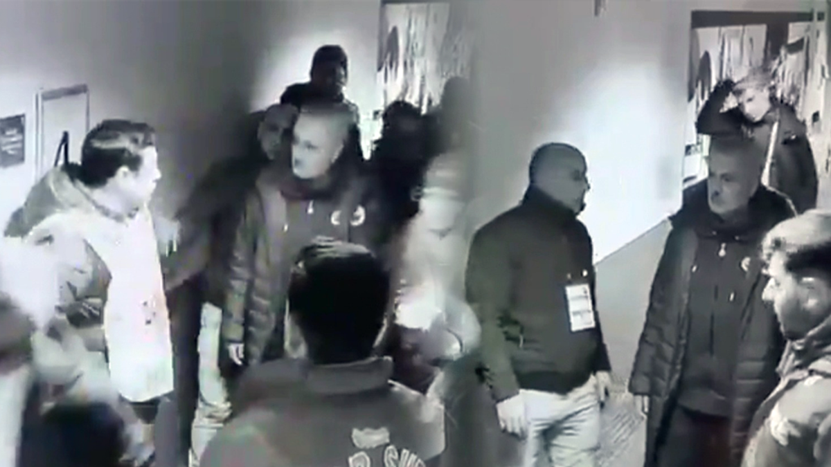 Son Dakika… Galatasaray – Fenerbahçe Derbisinde Sessizlik Bozulmadı: Mourinho Maç Sonu Hakem Odasına Girdi!